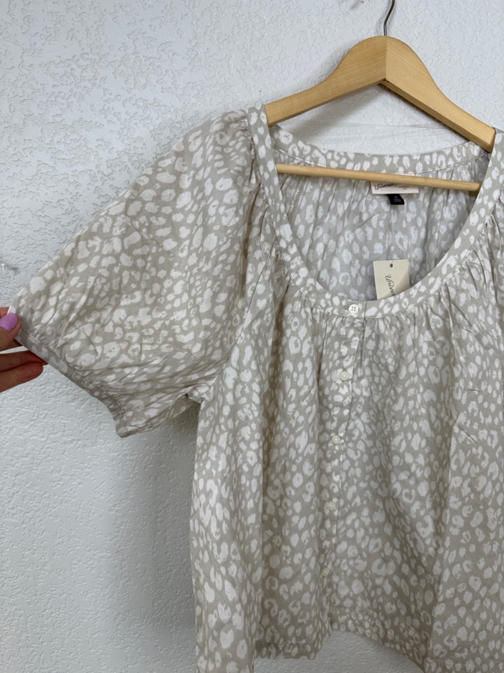 Universal Thread Puff Sleeve Blouse Beige Cream size Womens Medium NWT - Picture 4 of 7